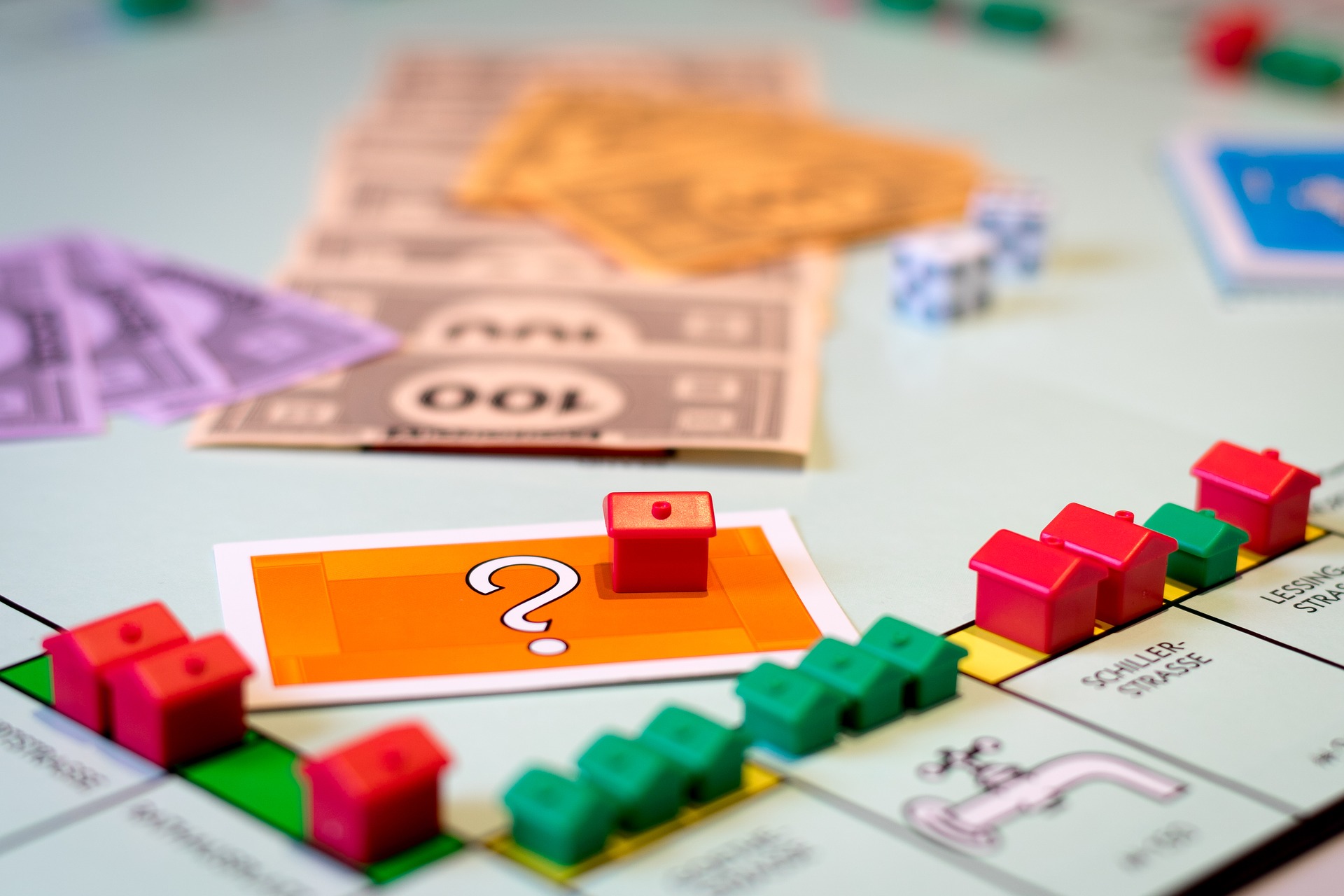 SHOULD YOU DEFER YOUR MORTGAGE PAYMENTS OR WAIT?