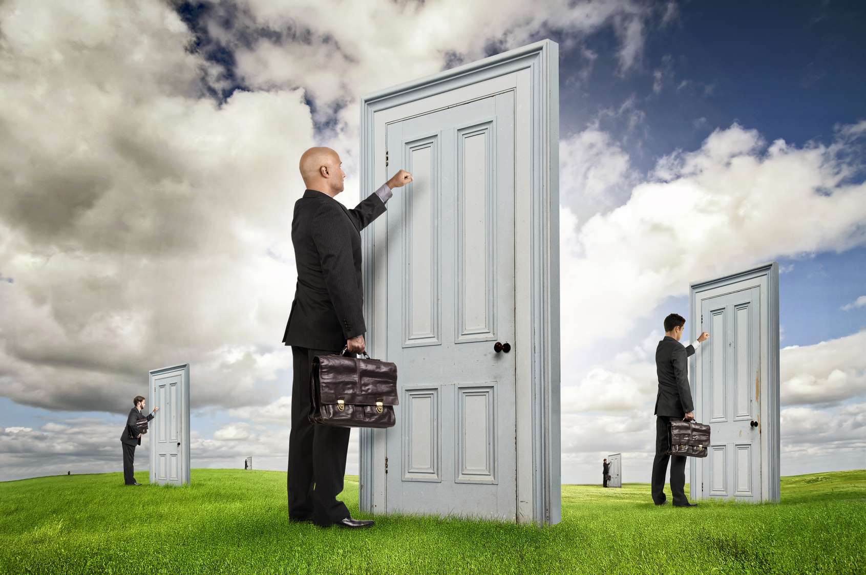 KNOCK, KNOCK. HOW TO AVOID DOOR-TO-DOOR SCAMS